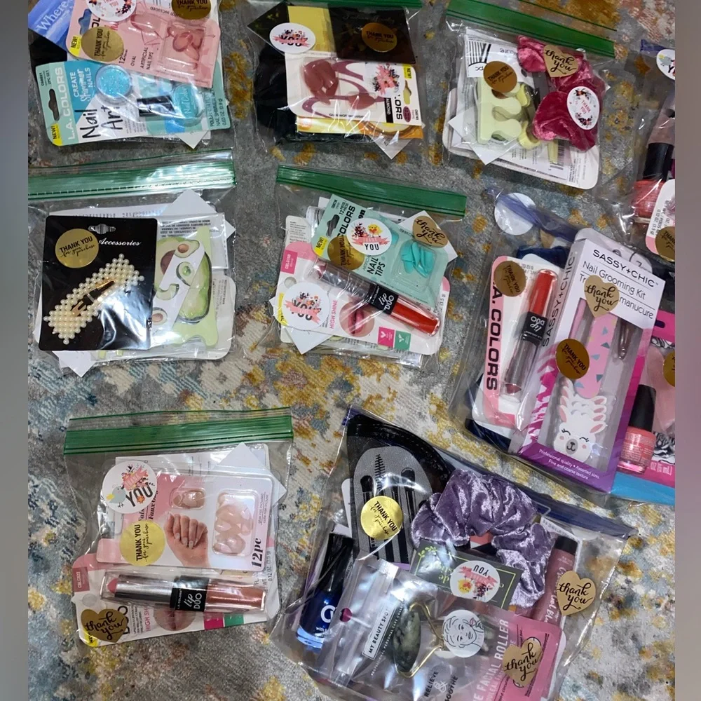 FREE GIFTS WITH PURCHASE 🎁 - Picture 6 of 12